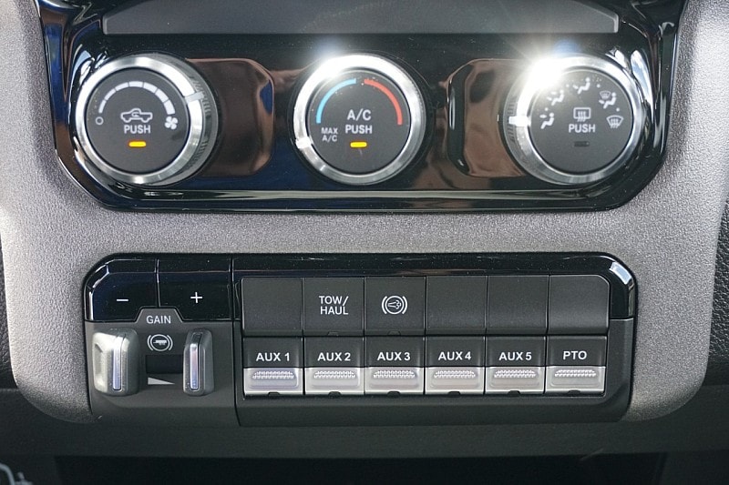 2026 RAM 3500 Chassis Tradesman - Photo 6