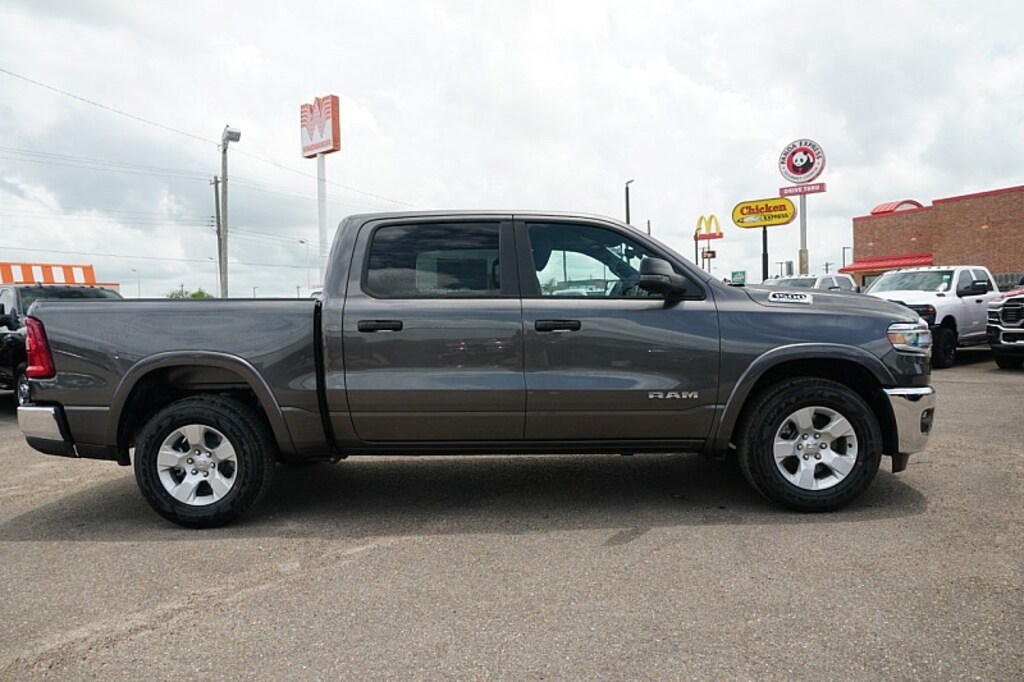 New 2026 RAM 1500 BIGHORN/LONESTAR CREW 4X2 LONE STAR CREW CAB 4X2 5'7 BOX Pickup