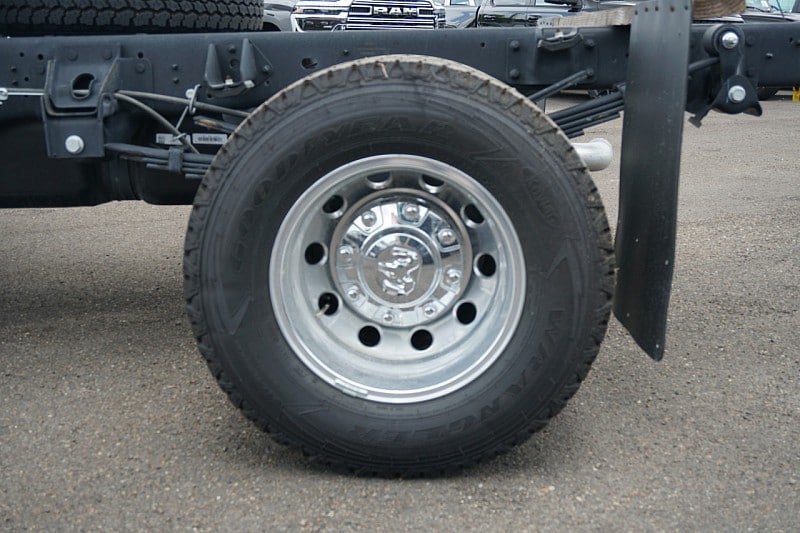 2025 RAM 3500 Chassis Tradesman - Photo 11