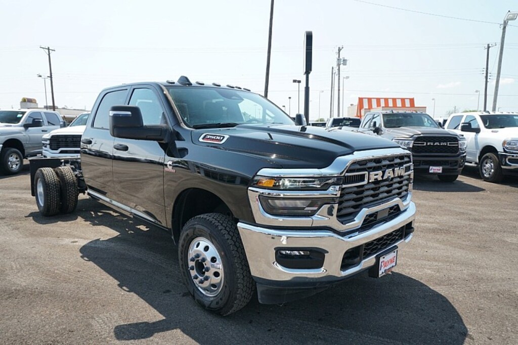New 2025 Ram 3500 Chassis Cab 3500 TRADESMAN CREW CAB CHASSIS 4X4 60' CA Pickup