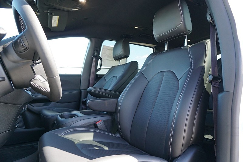 2026 Chrysler Pacifica Select - Photo 12