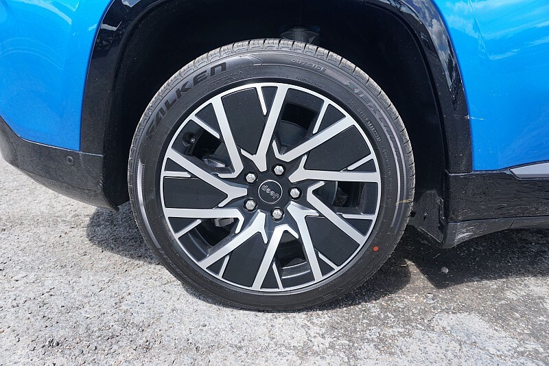 2025 Jeep Wagoneer S Limited photo 2