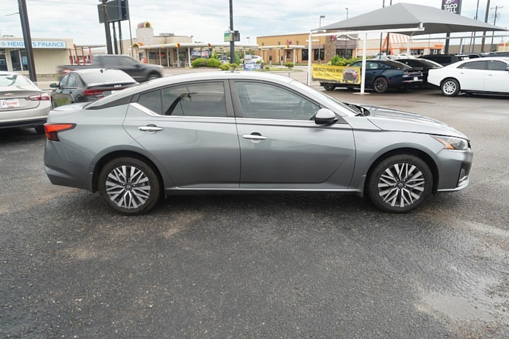 Used 2023 Nissan Altima 2.5 SV Mid-Size Car