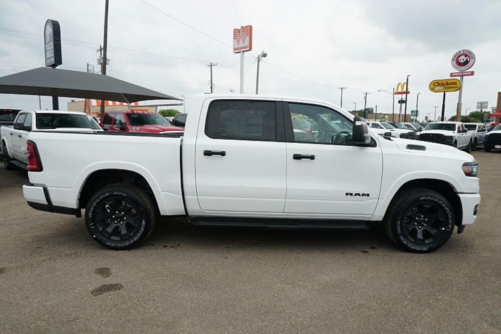 New 2026 Ram 1500 LONE STAR CREW CAB 4X2 5'7 BOX Pickup