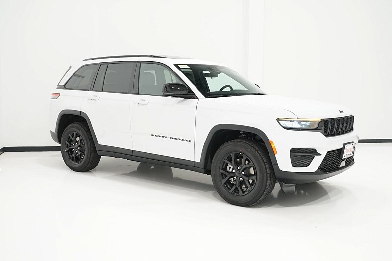 2025 Jeep Grand Cherokee Laredo photo 3