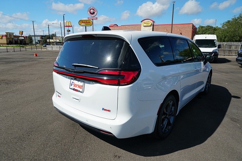 2026 Chrysler Pacifica Select - Photo 40