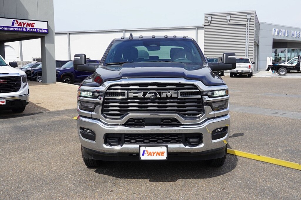 New 2025 Ram 3500 Chassis Cab 3500 TRADESMAN CREW CAB CHASSIS 4X4 60' CA Pickup