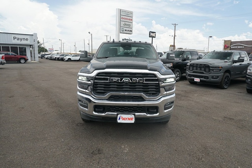 New 2025 Ram 3500 Chassis Cab 3500 TRADESMAN CREW CAB CHASSIS 4X4 60' CA Pickup