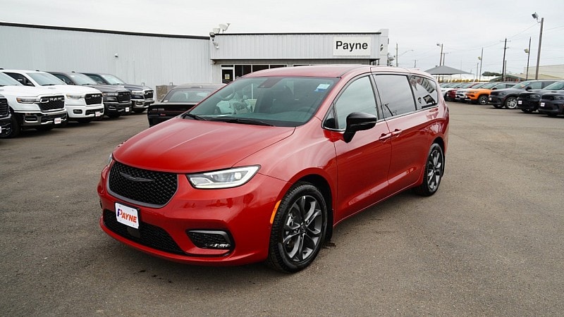 2026 Chrysler Pacifica Select's photo