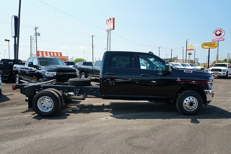 2025 Ram 3500 Tradesman photo 4