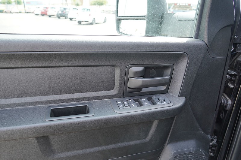 2025 RAM 3500 Chassis Tradesman - Photo 18