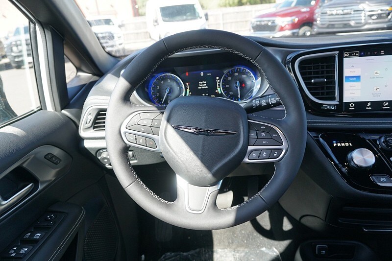 2026 Chrysler Pacifica Select - Photo 18
