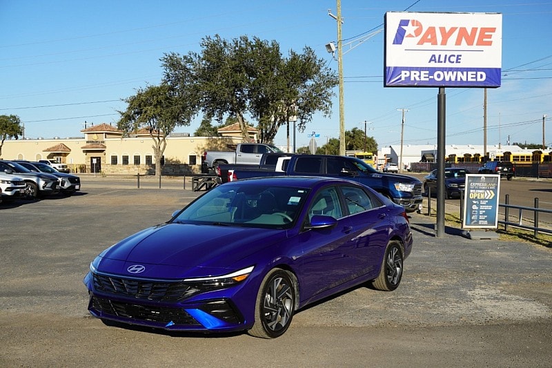 2025 Hyundai Elantra SEL's photo