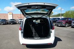 2026 Chrysler Pacifica SELECT Passenger Van