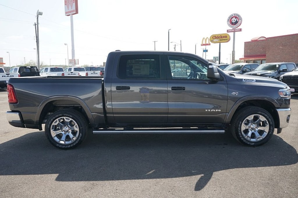 New 2026 Ram 1500 LONE STAR CREW CAB 4X4 5'7 BOX Pickup