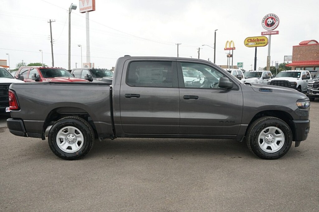 New 2026 Ram 1500 TRADESMAN CREW CAB 4X4 5'7 BOX Pickup