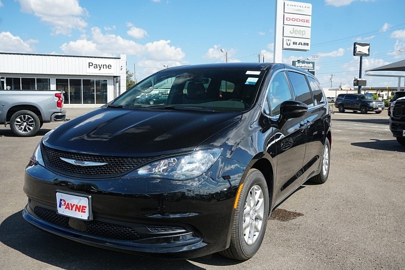 2026 Chrysler Voyager LX's photo