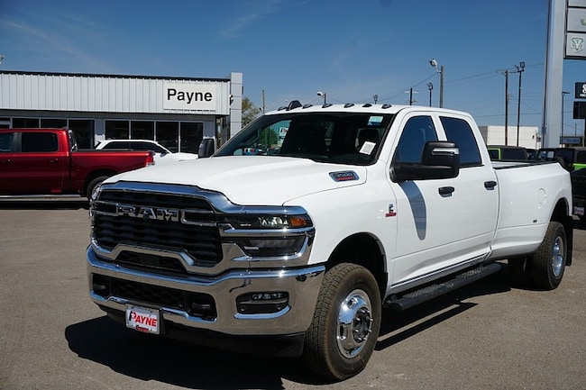2026 Ram 3500 TRADESMAN CREW CAB 4X4 8' BOX Pickup