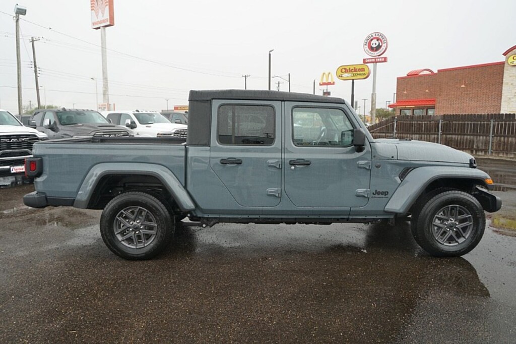 New 2025 Jeep Gladiator SPORT S 4X4 Pickup