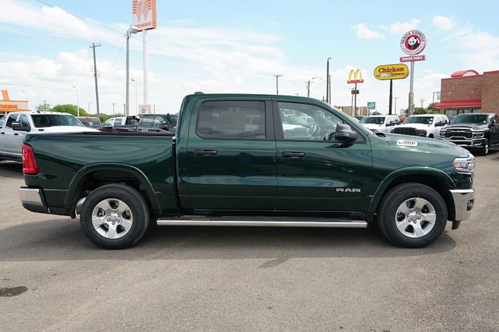 New 2026 Ram 1500 LONE STAR CREW CAB 4X2 5'7 BOX Pickup