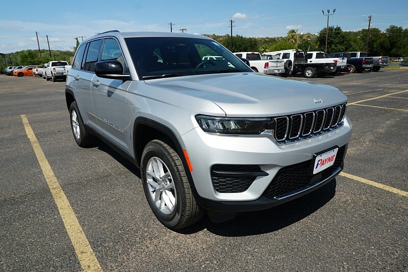 2025 Jeep Grand Cherokee Laredo X photo 3