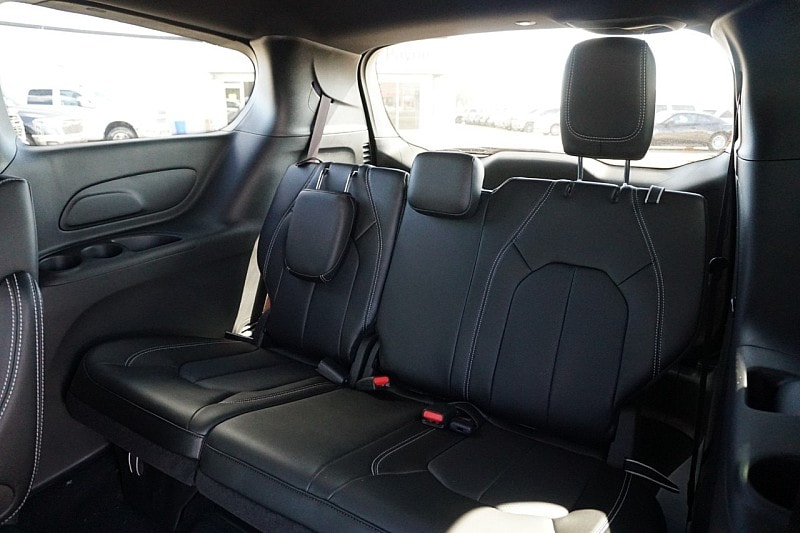 2026 Chrysler Pacifica Select - Photo 15