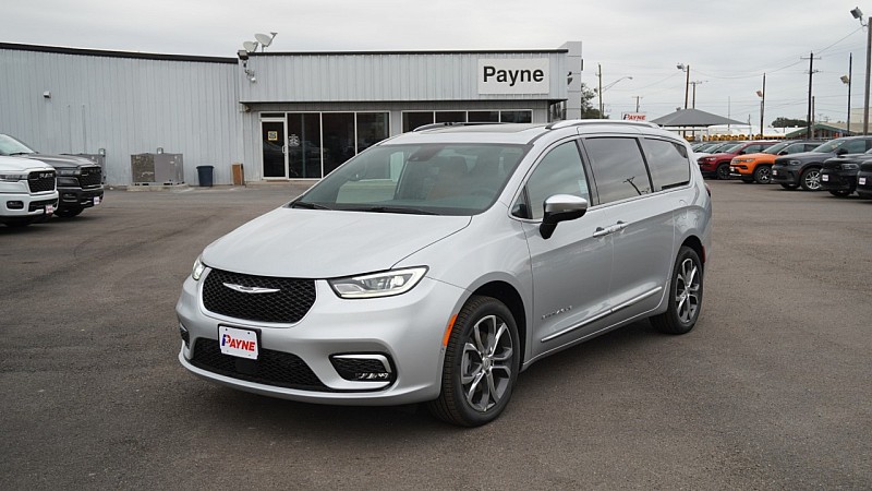 2026 Chrysler Pacifica Pinnacle's photo