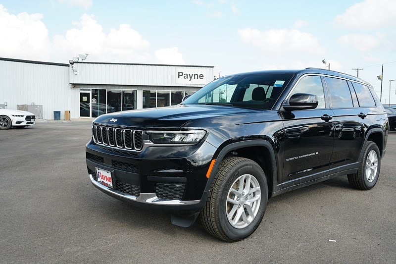 2025 Jeep Grand Cherokee L Laredo's photo