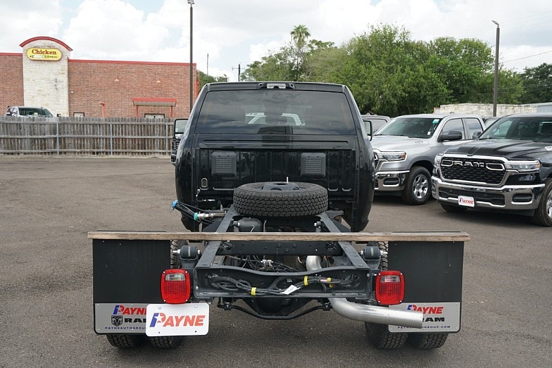 2025 RAM 3500 Chassis Tradesman - Photo 8