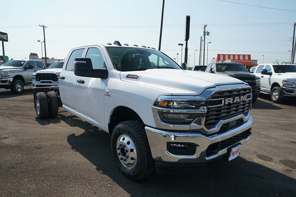 New 2025 Ram 3500 Chassis Cab 3500 TRADESMAN CREW CAB CHASSIS 4X4 60' CA Pickup