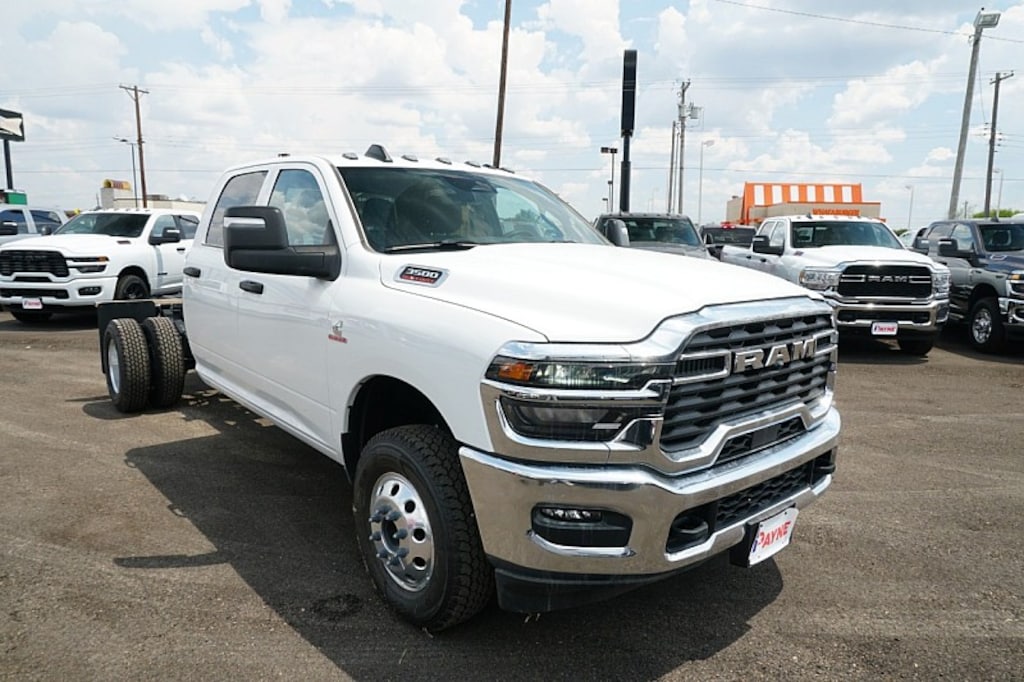 New 2025 Ram 3500 Chassis Cab 3500 TRADESMAN CREW CAB CHASSIS 4X4 60' CA Pickup