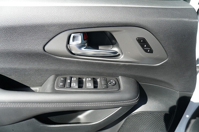 2026 Chrysler Pacifica Select - Photo 9