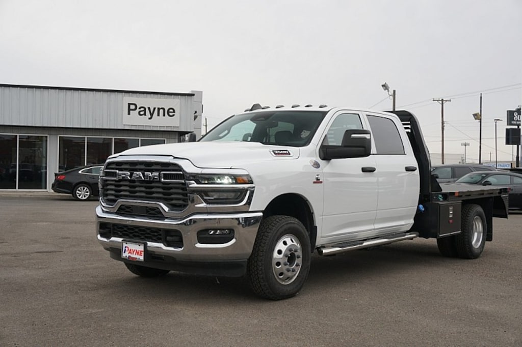 New 2025 Ram 3500 Chassis Cab TRADESMAN CREW 4X4 60' CA Pickup