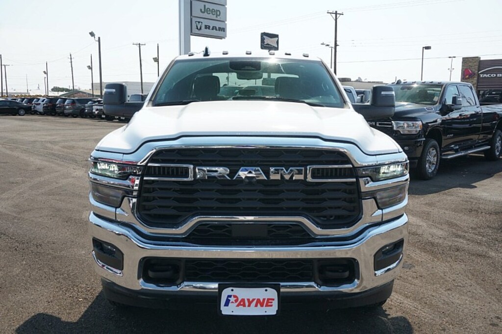 New 2025 Ram 3500 Chassis Cab 3500 TRADESMAN CREW CAB CHASSIS 4X4 60' CA Pickup