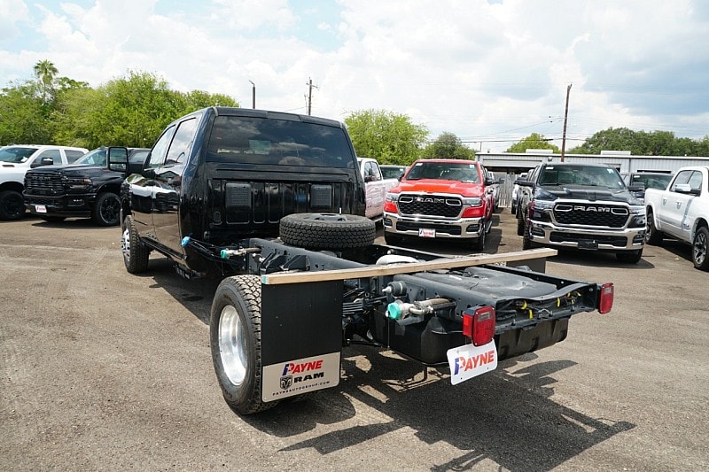 2025 RAM 3500 Chassis Tradesman - Photo 9
