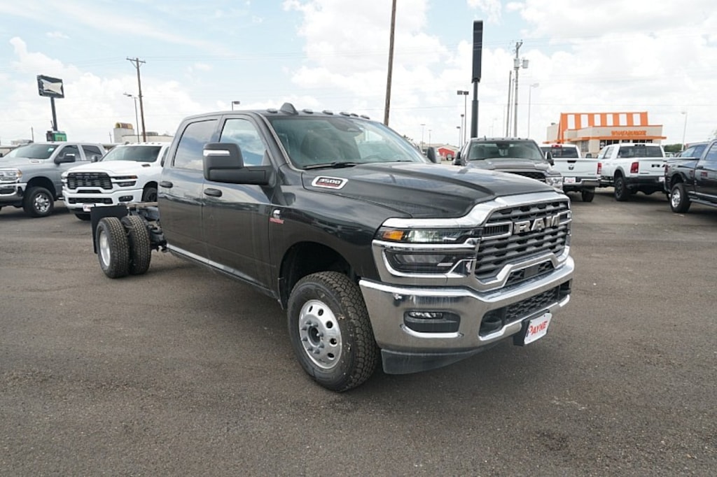 New 2025 Ram 3500 Chassis Cab 3500 TRADESMAN CREW CAB CHASSIS 4X4 60' CA Pickup