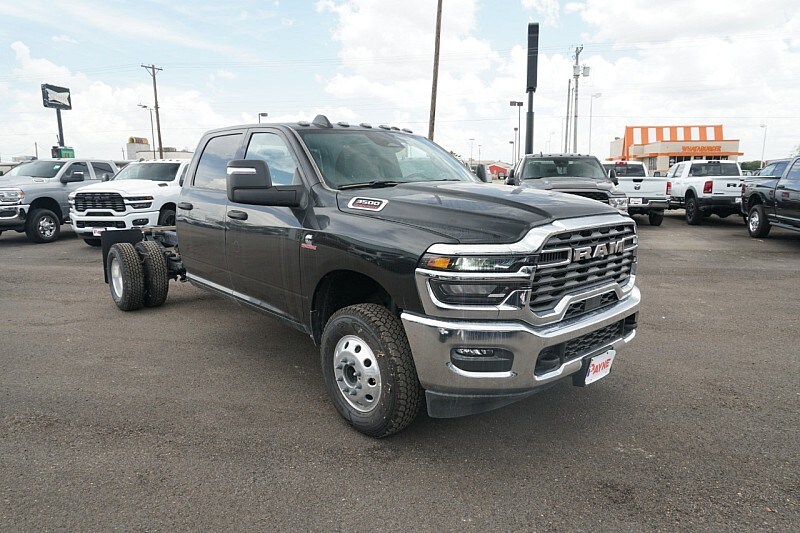 2025 Ram 3500 Tradesman photo 3