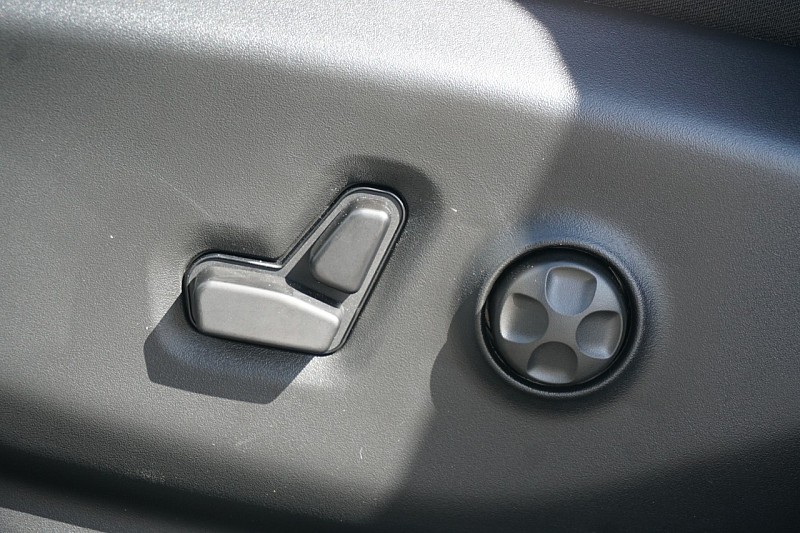 2026 Chrysler Pacifica Select - Photo 13