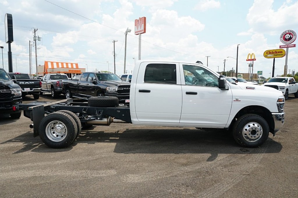 New 2025 Ram 3500 Chassis Cab 3500 TRADESMAN CREW CAB CHASSIS 4X4 60' CA Pickup
