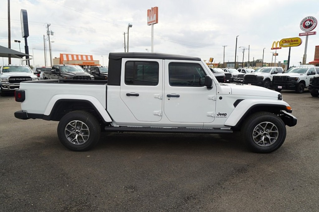 New 2025 Jeep Gladiator Sport S Pickup