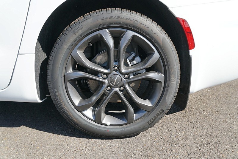 2026 Chrysler Pacifica photo 4