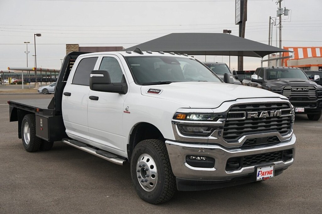 New 2025 Ram 3500 Chassis Cab TRADESMAN CREW 4X4 60' CA Pickup