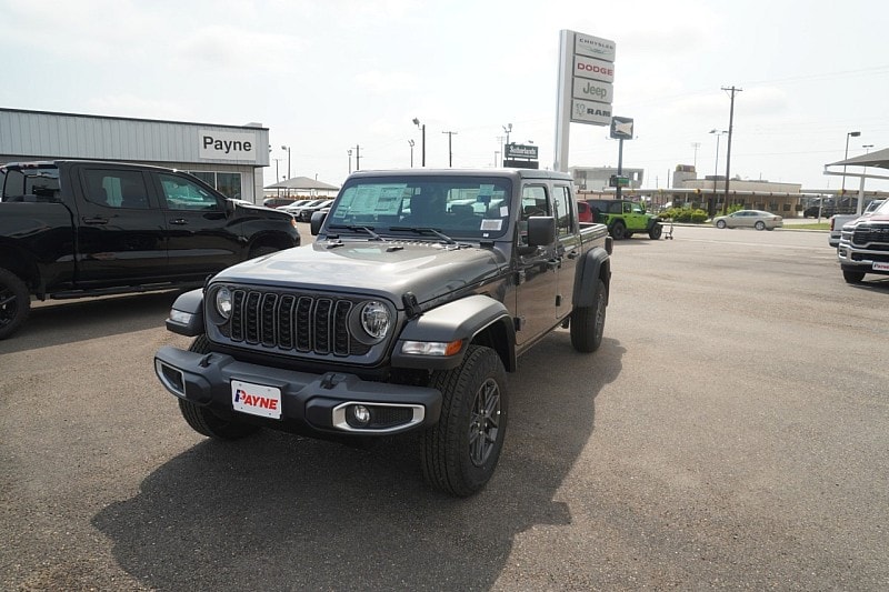 2026 Jeep Gladiator Sport Auto's photo