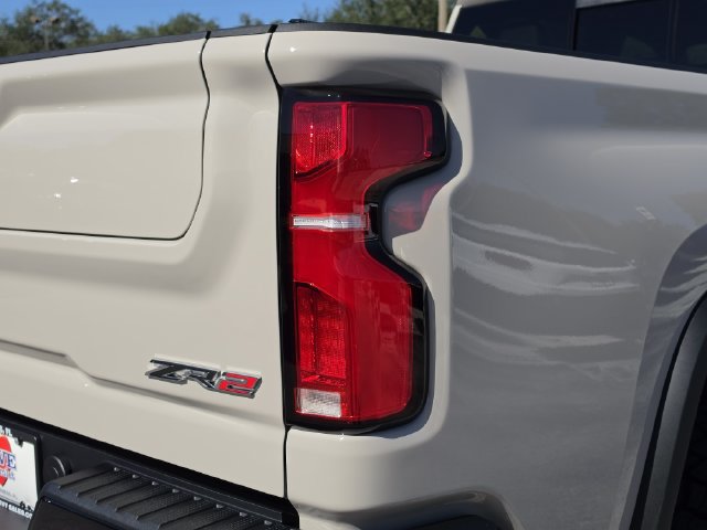 2026 Chevrolet Silverado 2500 HD ZR2 - Photo 10