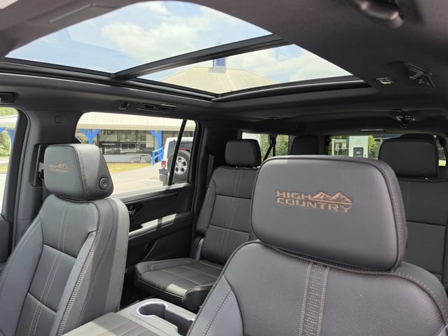 2026 Chevrolet Suburban High Country - Photo 24