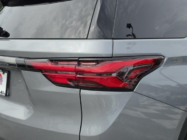 2023 Chevrolet Traverse RS - Photo 11