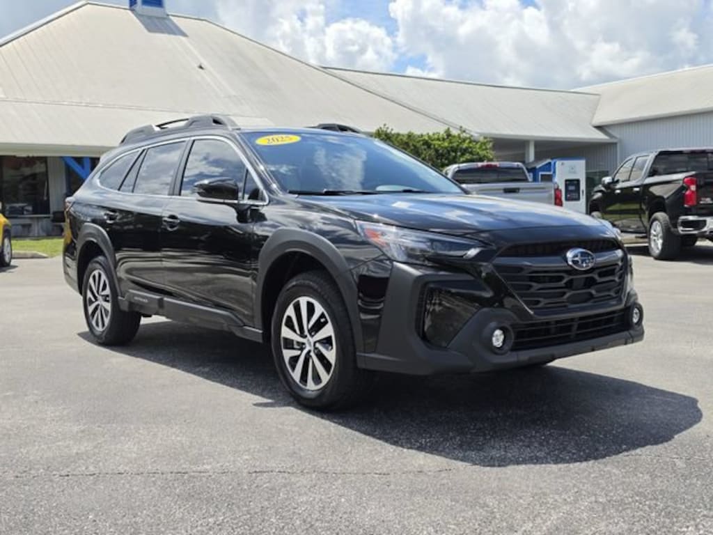 Used 2025 Subaru Outback Premium SUV