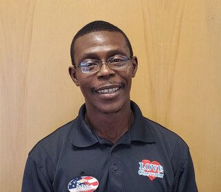 Staff member Frank Green from ID_9d270c