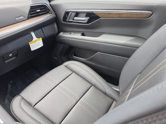 2026 Chevrolet Suburban High Country - Photo 18