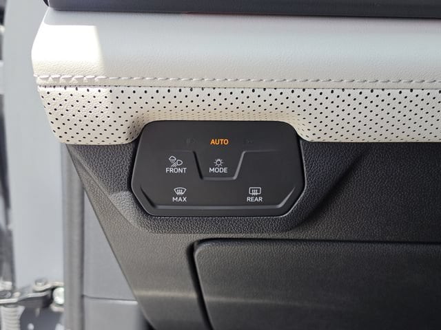 2024 Volkswagen Atlas Cross Sport SEL Premium R-LINE - Photo 31